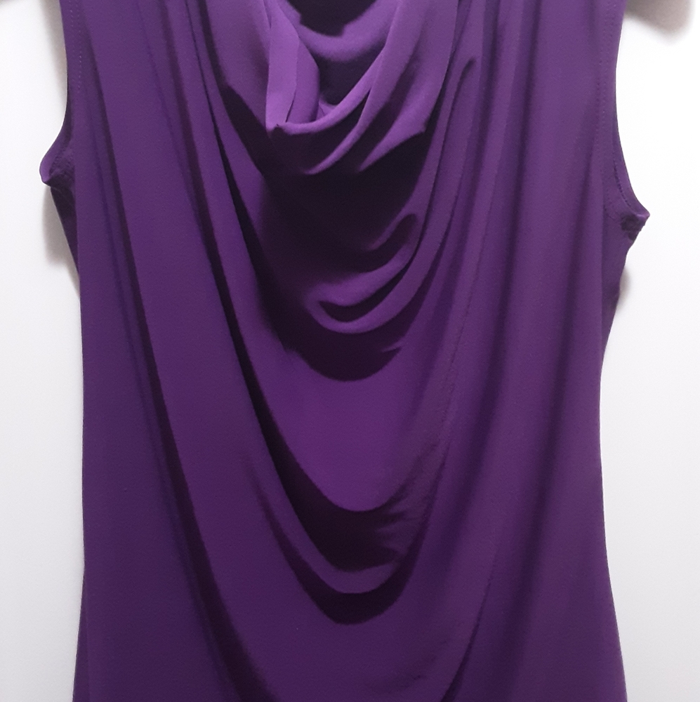 Sleeveless Blouse - Picture 2 of 4